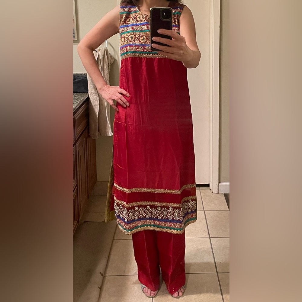 Beautiful, New, Designer Pakistani / Indian Suit with Silk Shirt and Pants